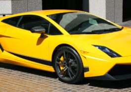 Как цветът на колата влияе върху степента на амортизация? - expensive yellow car 14390972