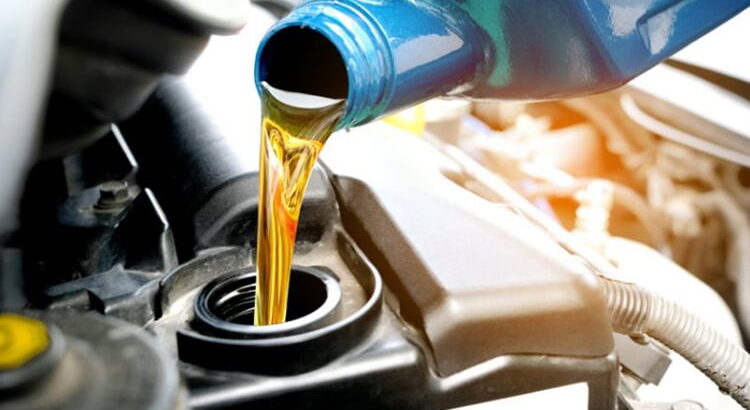Защо колата гори масло – причини и решения