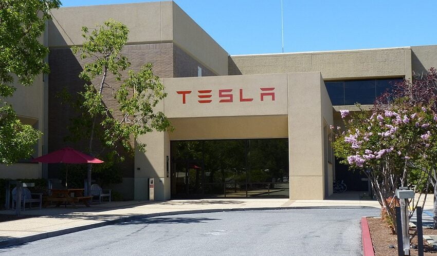 Tesla губи съдебно дело за расови пристрастия - teslamotors hq paloalto e1661283460206