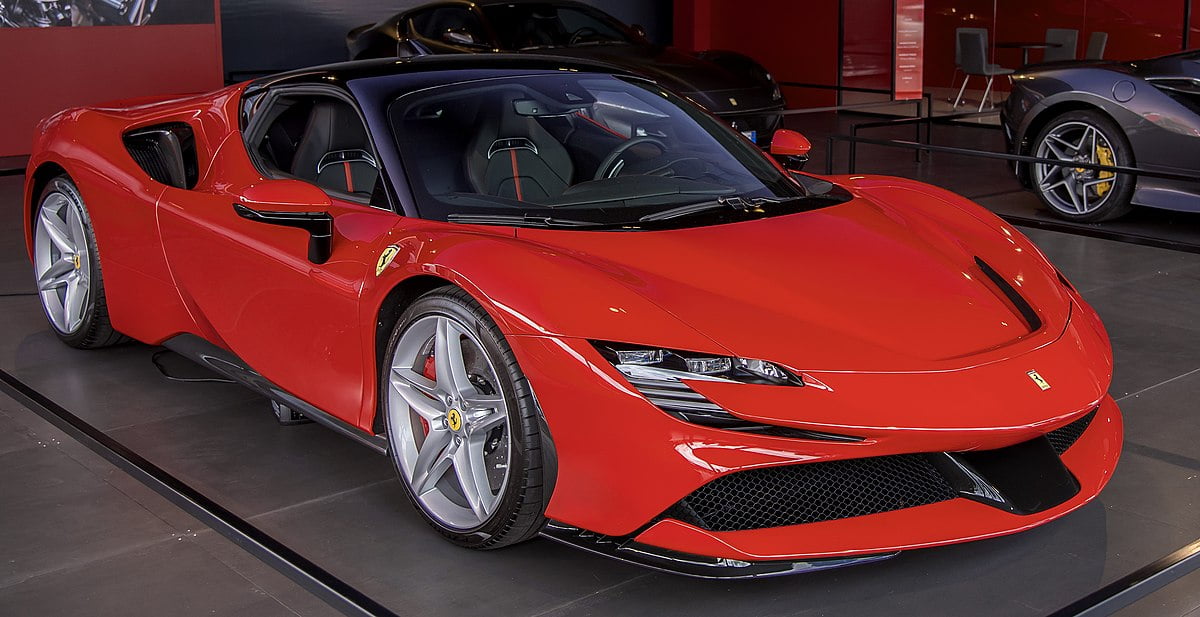 Наводнено Ferrari се продава на безценица