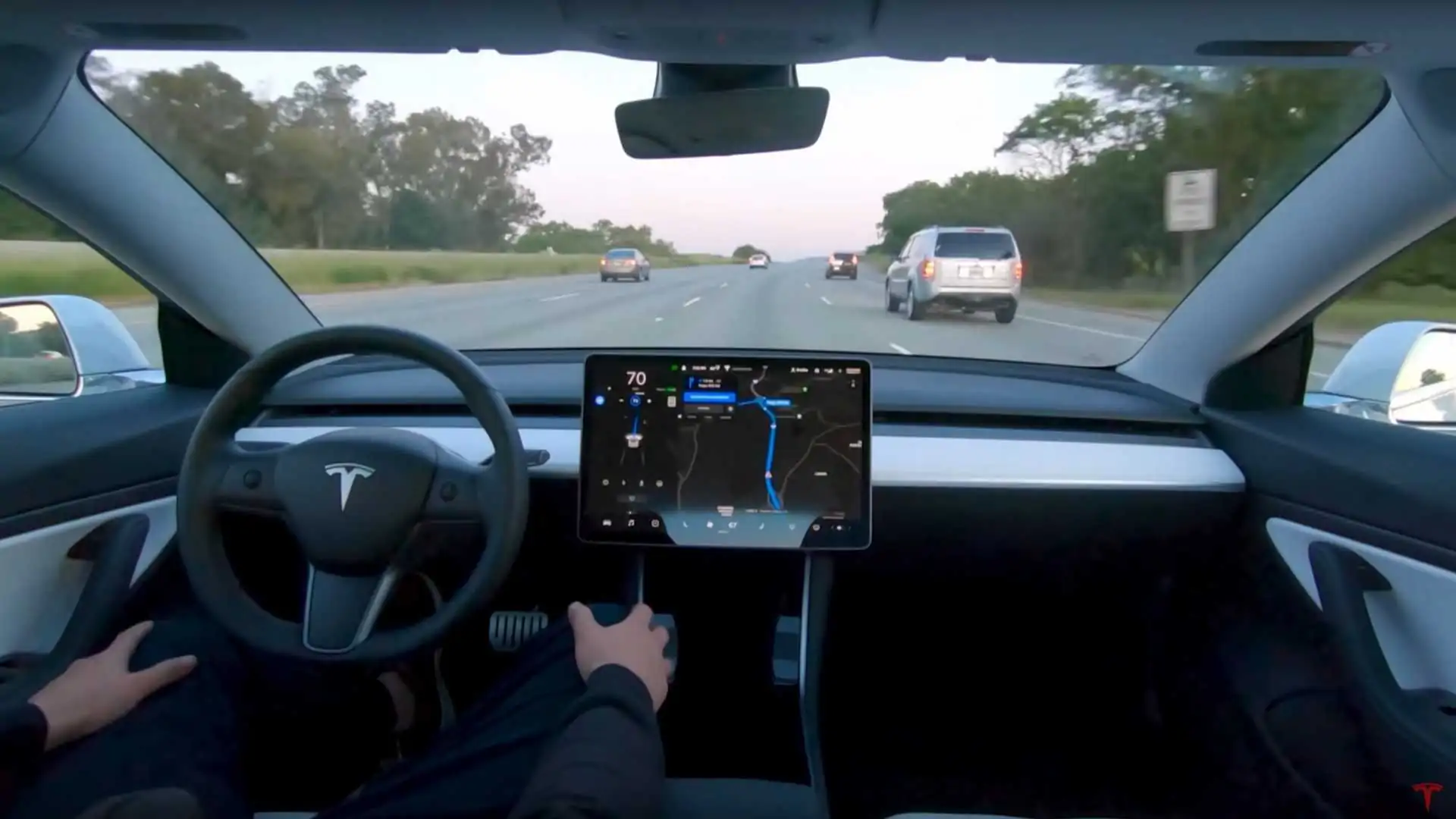 Tesla с нови подобрения в програмата за автономно шофиране - tes
