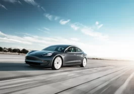 Tesla се отказа да намалява цените, поне засега - tesla model 3 performance midnight silver tarmac motion