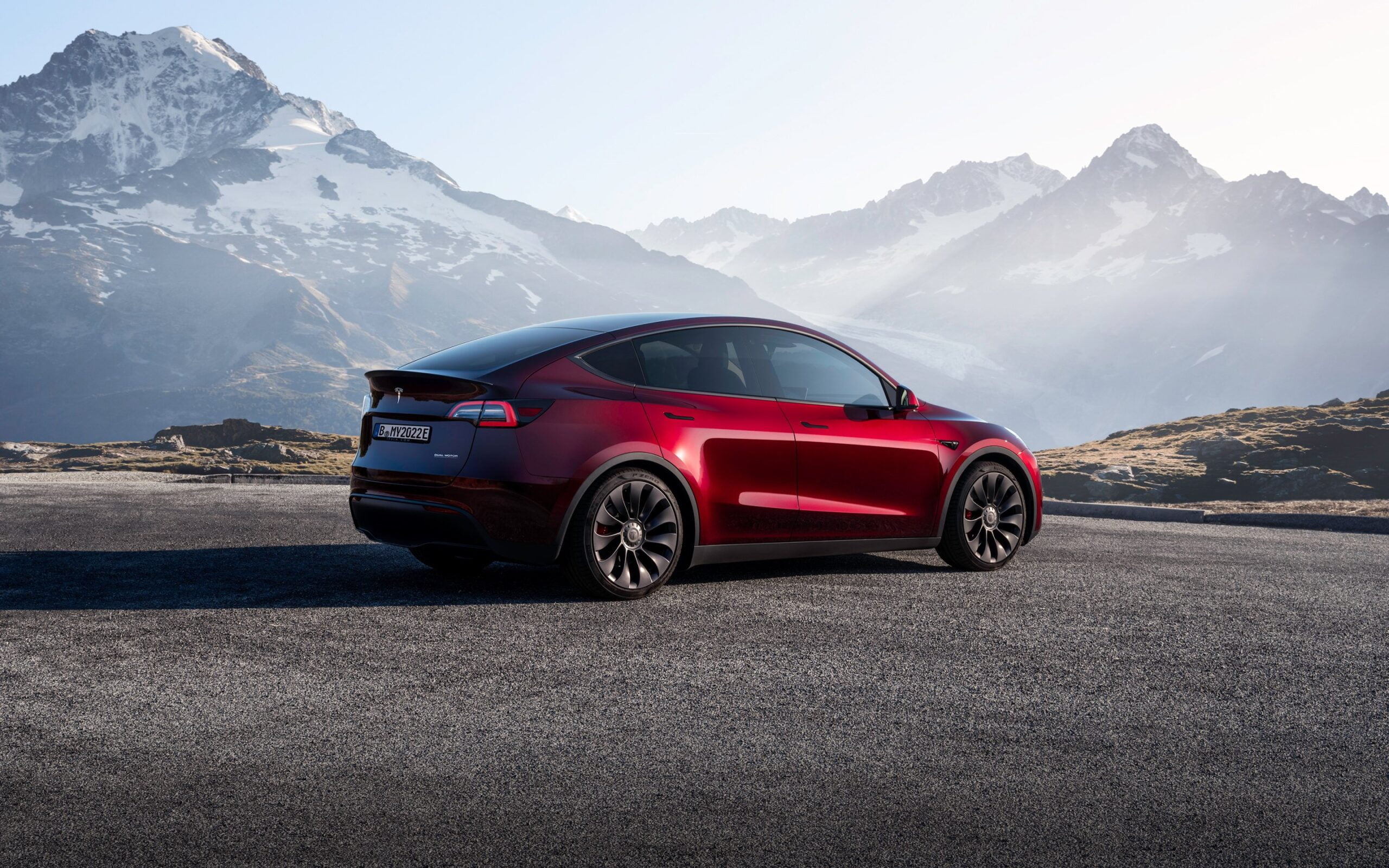 Автомобил на Tesla отвя конкуренцията в Европа - model y main hero desktop emea lhd scaled