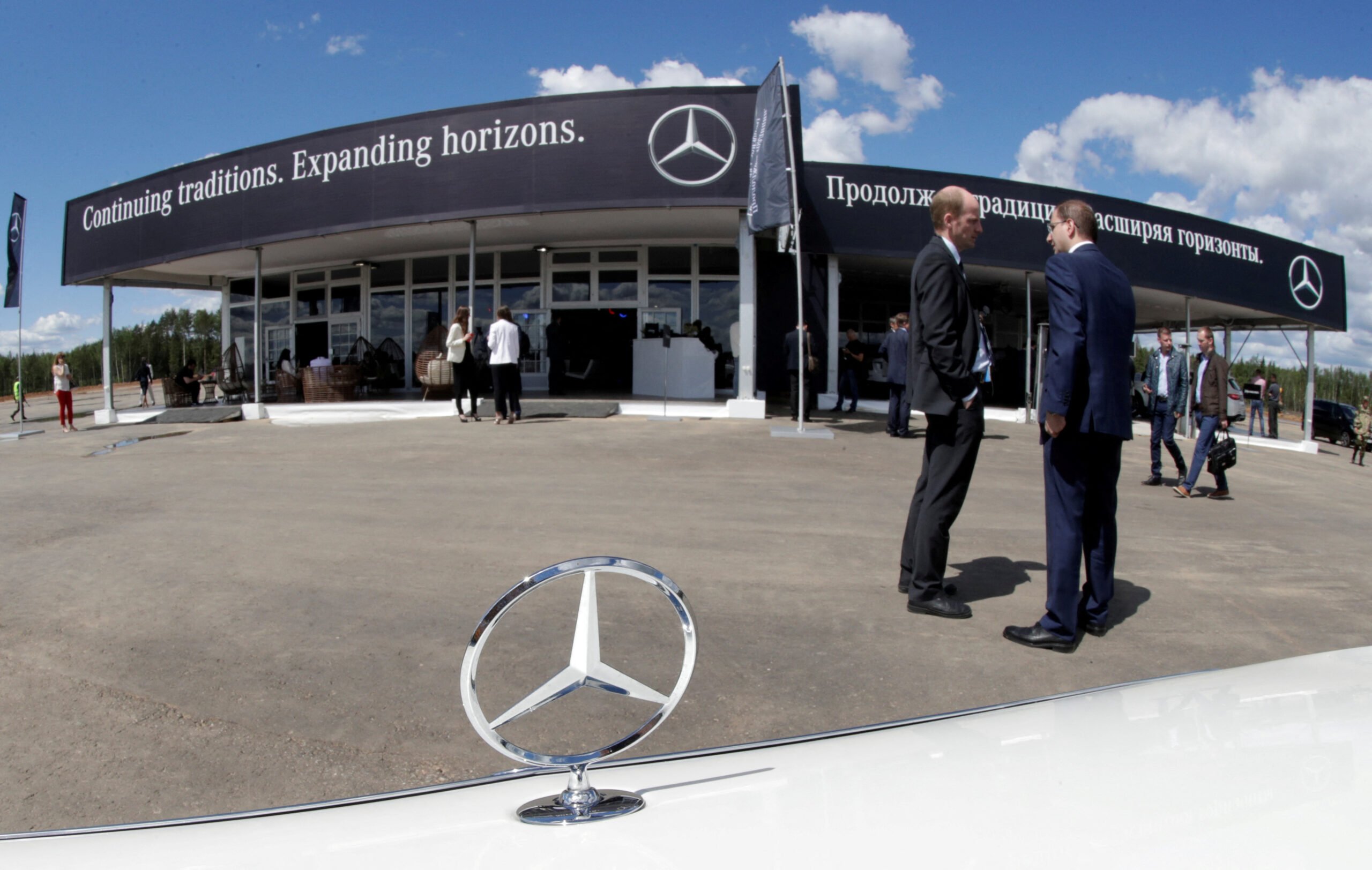 Mercedes-Benz губи 2 млрд. евро заради оттеглянето от Русия - russia scaled