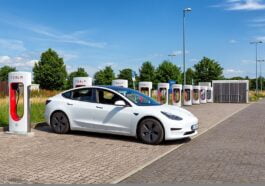 Tesla пуска 350 нови зарядни станции в Щатите - supercharger