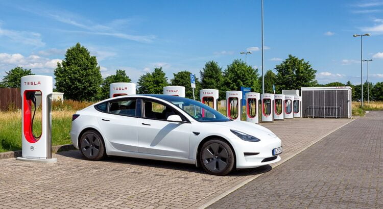 Tesla пуска 350 нови зарядни станции в Щатите