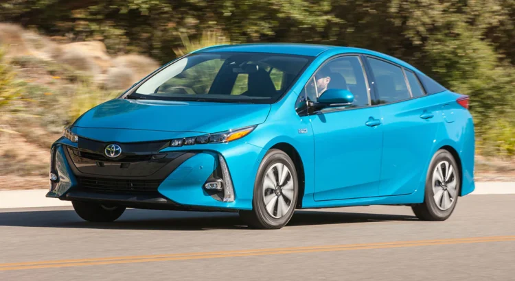 Toyota показва нов хибрид – наследник на Prius