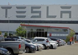 Tesla прави крачка назад в Калифорния - tesla