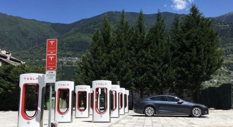Tesla прави завод в Италия?