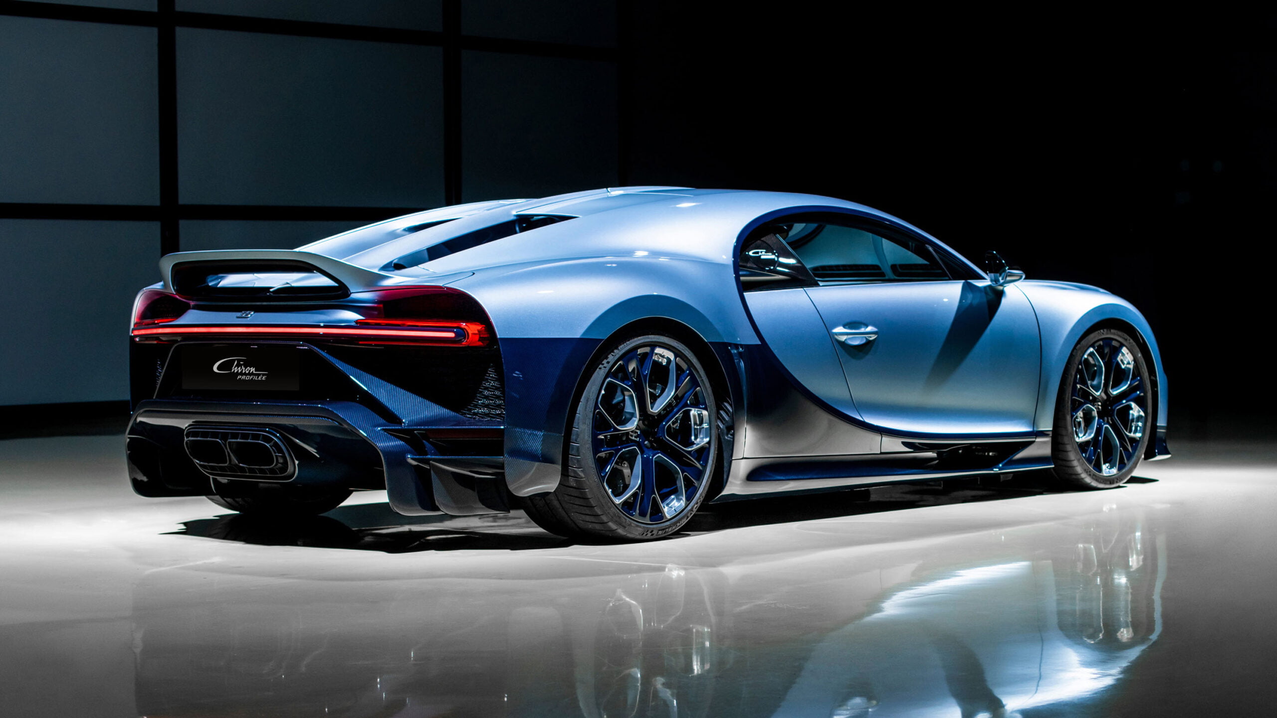 Ново Bugatti отива на търг, дават парите за благотворителност - bugatti scaled