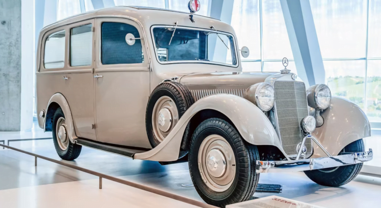 Линейка на Mercedes-Benz от 1930 г. беше показана в музей