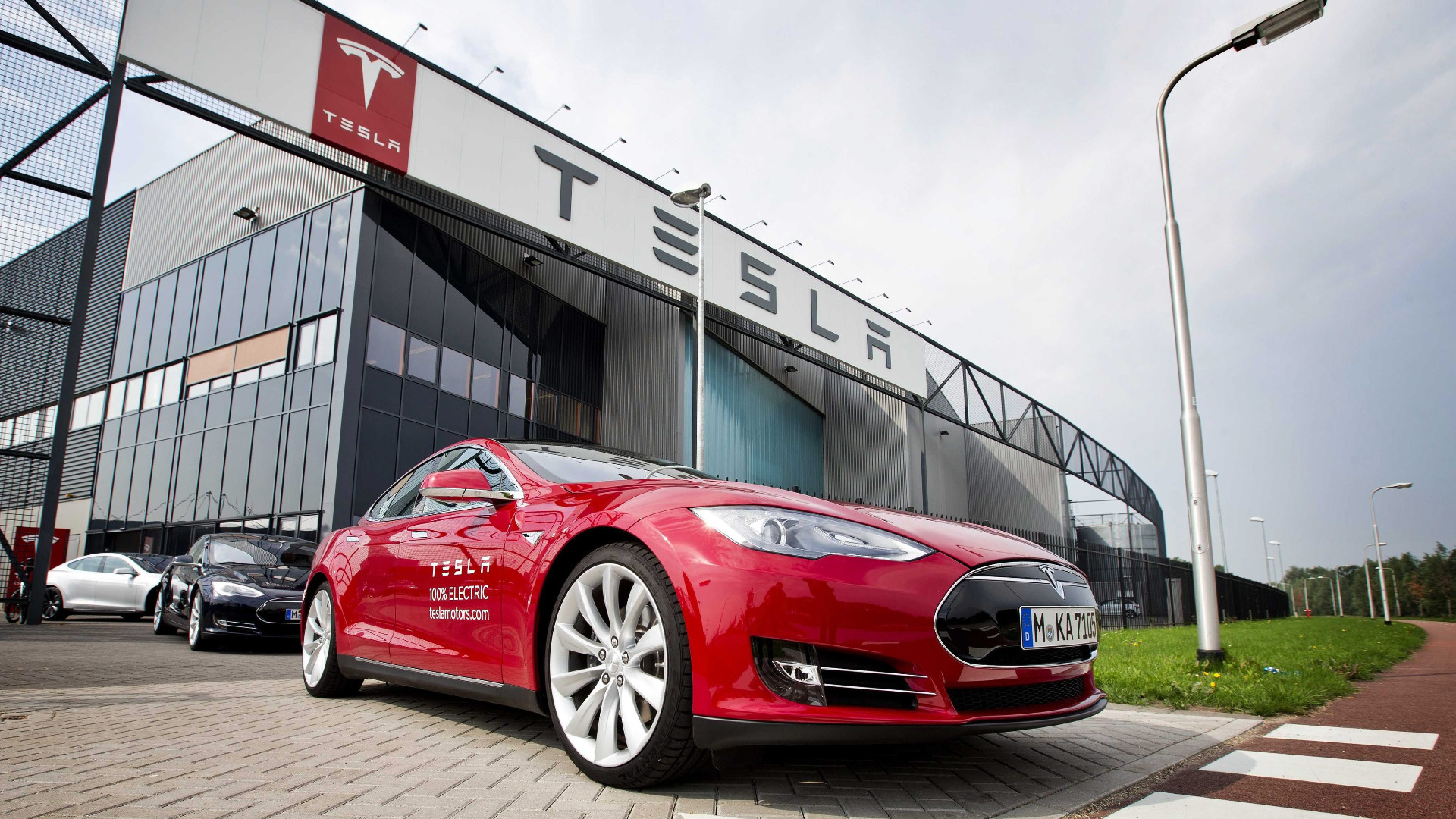 Tesla изтегля над 1,1 млн. електрически превозни средства от Китай - tesla