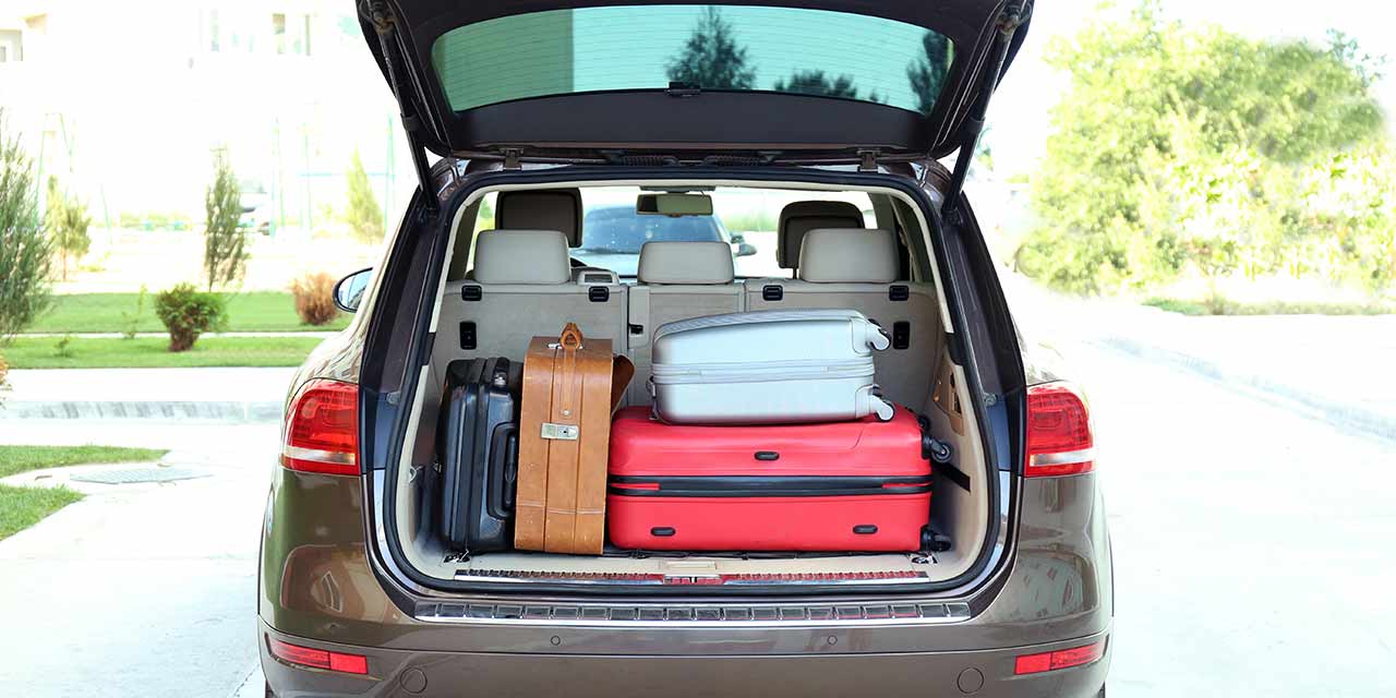 ARRANGEMENT OF LUGGAGE IN A CAR TRUNK