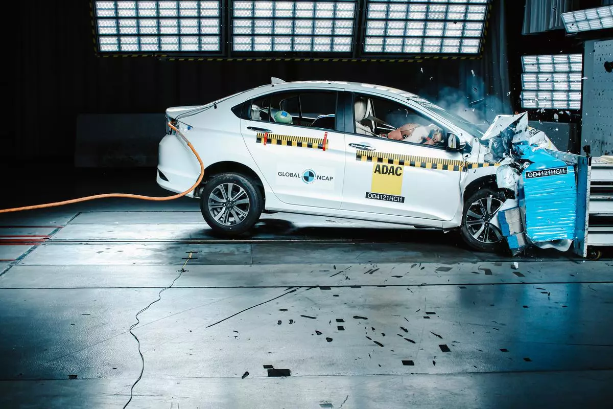 safe car in crash test