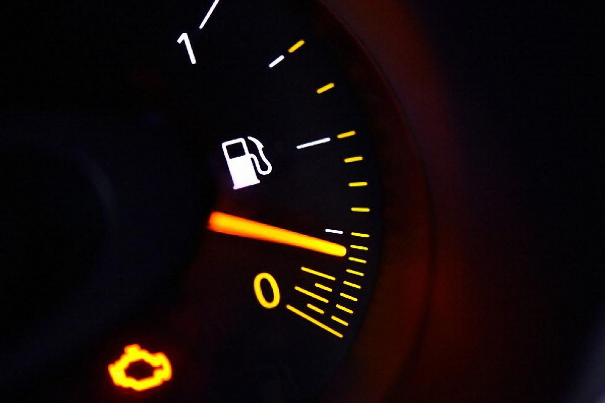 yellow fuel light on a car