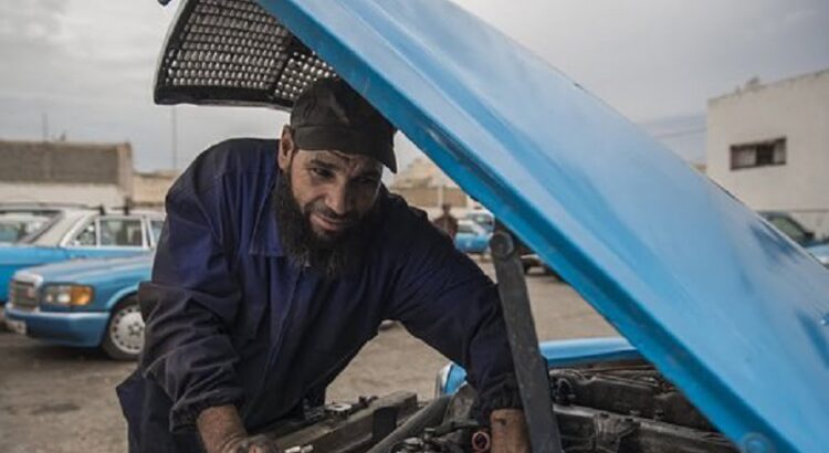 Кои са най-важните течности на автомобила - mechanic 4006588 340