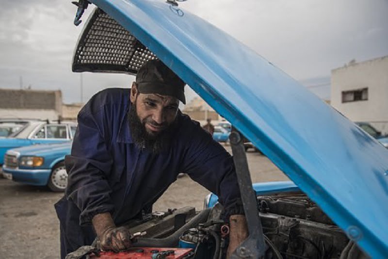 Кои са най-важните течности на автомобила - mechanic 4006588 340