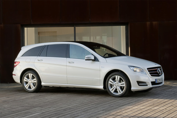 Изтеглят милион коли Mercedes заради проблем със спирачките - rclass