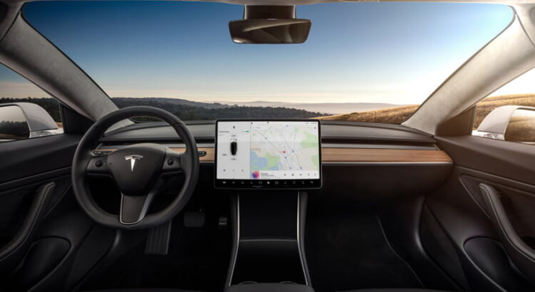 Шофьорите са скептични към модерните технологии в автомобилите - tesla dashboard 2018071309243212