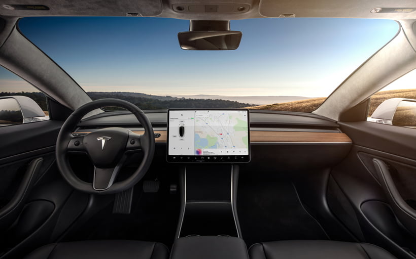 Шофьорите са скептични към модерните технологии в автомобилите - tesla dashboard 2018071309243212