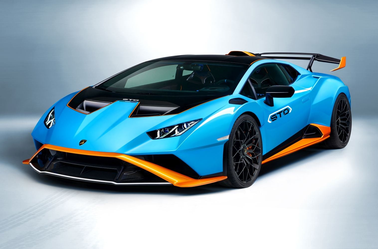 Легендата Lamborghini се ражда заради...развален съединител - lamborghini huracan sto facelift 2020