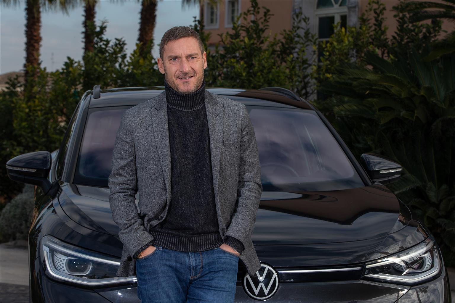 Футболна звезда подкара електрически Volksvagen - totti