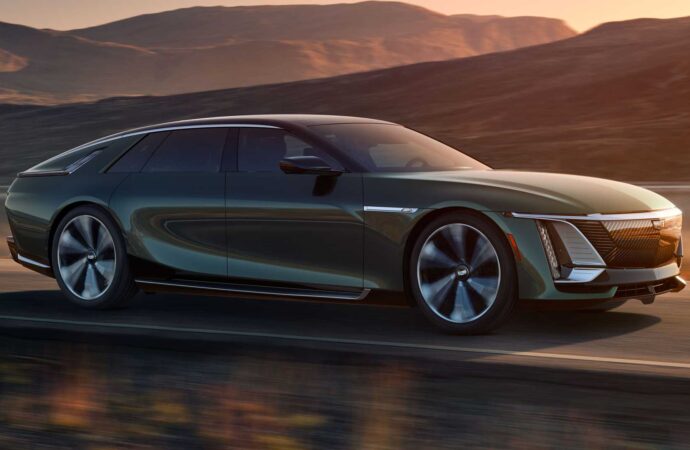 Колко струва новия Cadillac Celestia - cadillac celestiq production car front angle 690x450 1