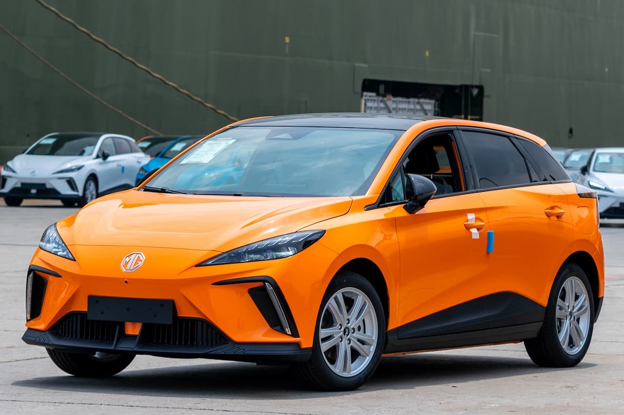 Какви електрически коли предстои да се появят? - mg4 electric mg 4 ev front three quarter live image