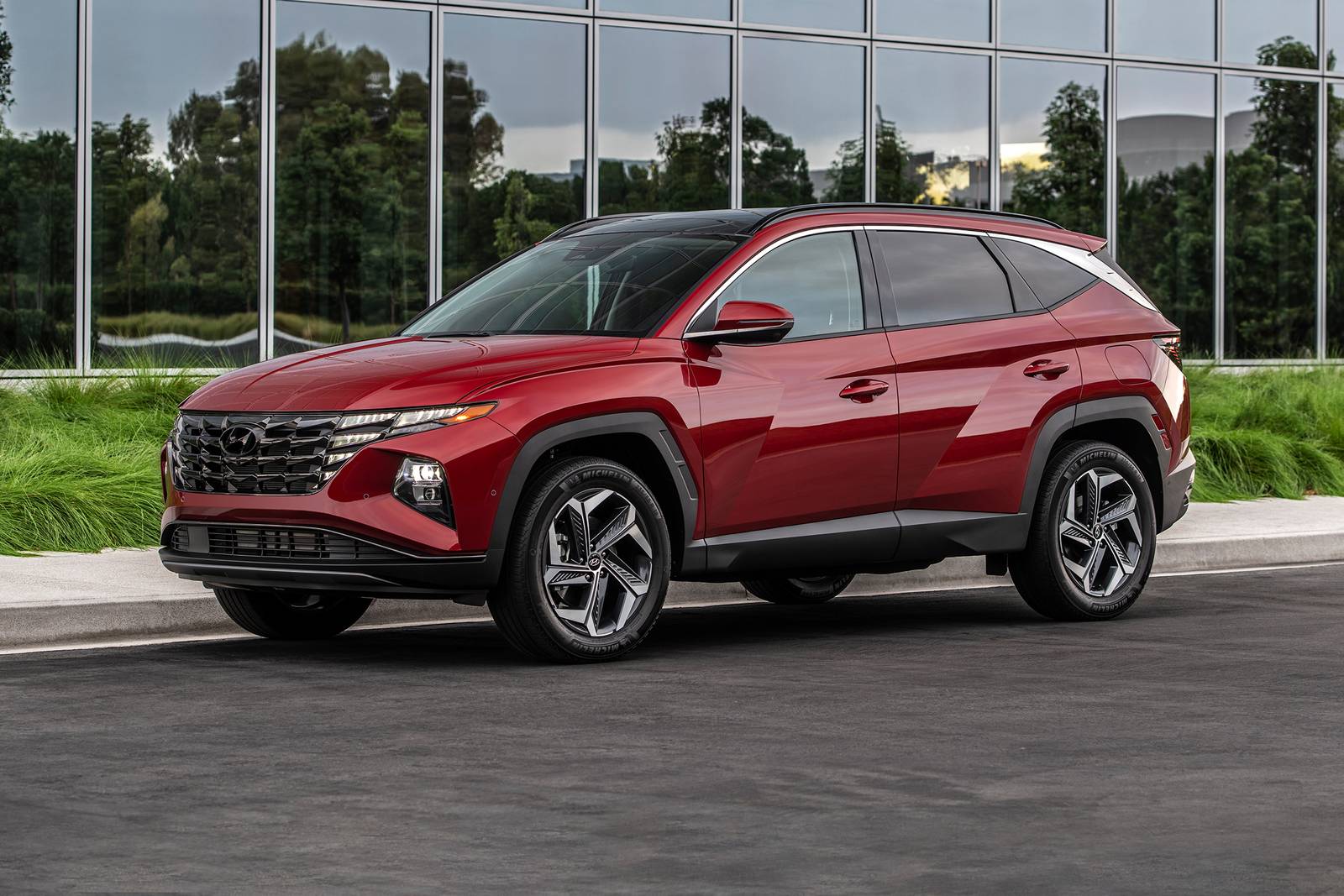 Hyundai Tucson с начална цена от 26 245 долара - 2022 hyundai tucson 4dr suv limited fq oem 1 1600