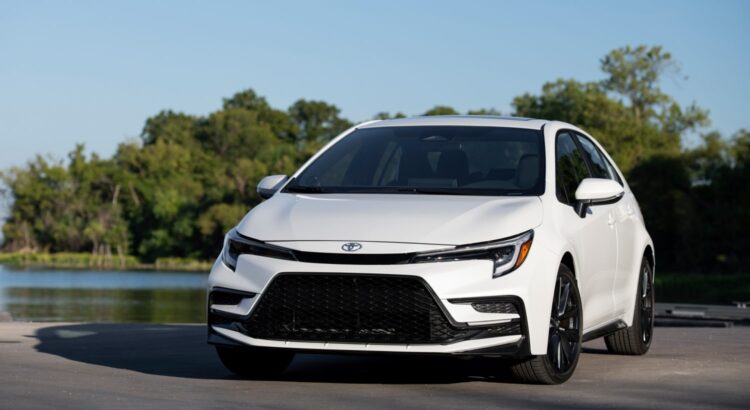 Два модела Toyota са на челните места по продажби за годината - 2023 corolla sedan 001h 1500x900 1