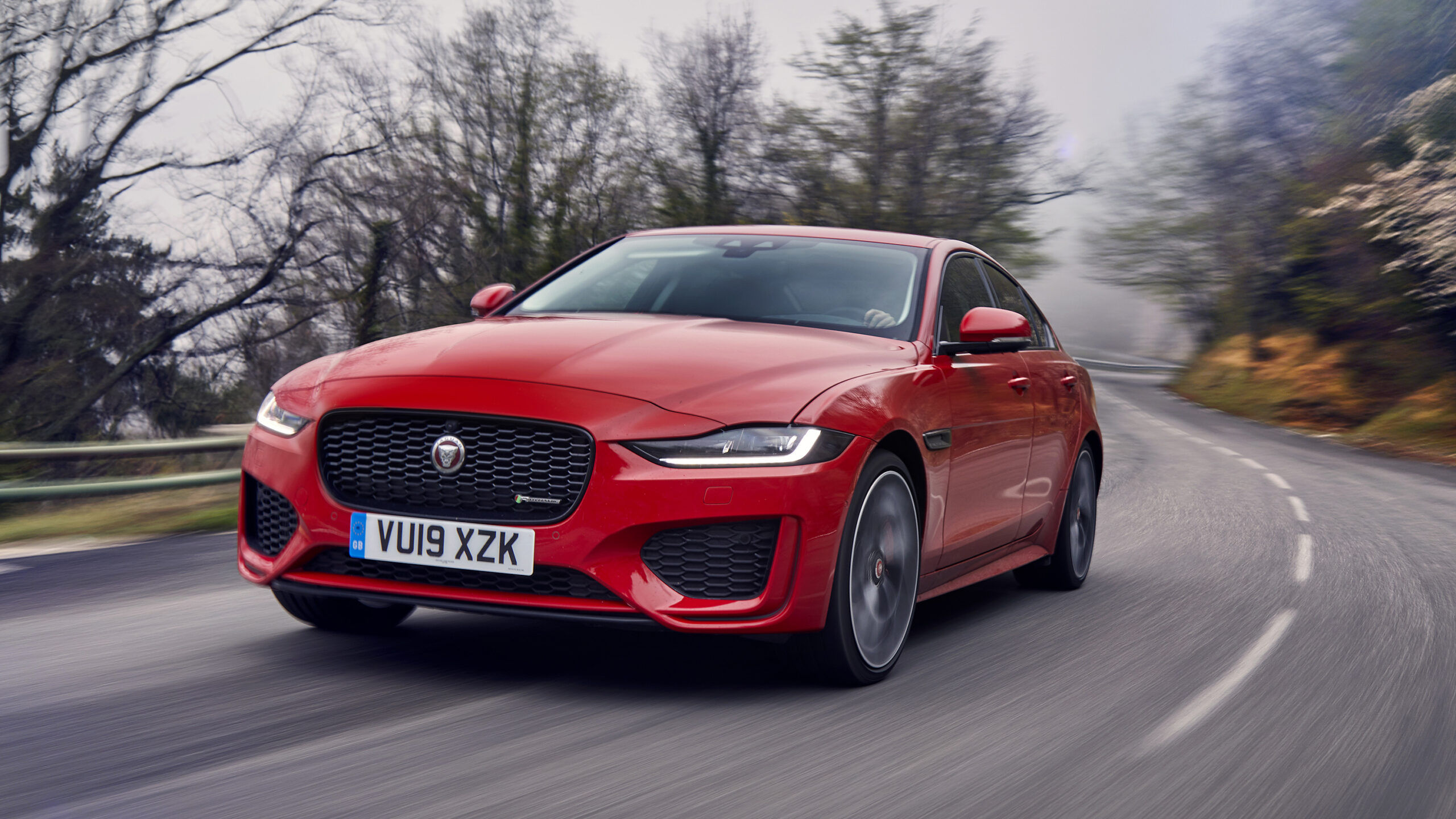 Jaguar XE - достоен конкурент на BMW Серия 3 и Audi A4 - jaguar scaled