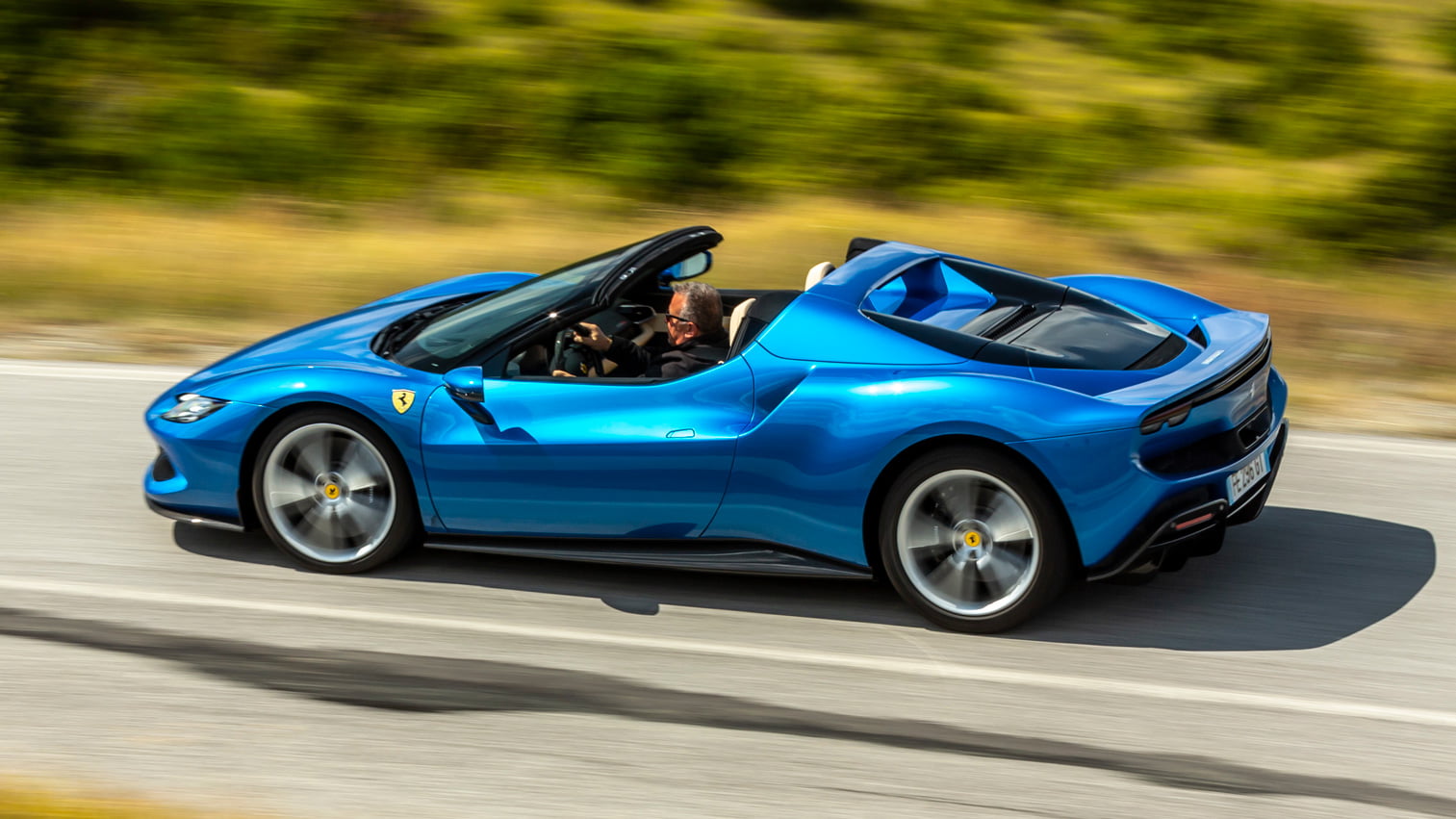 Ferrari 296 GTS - един от най-успешните хибриди на 2022 г. - 11 ferrari 296 gts