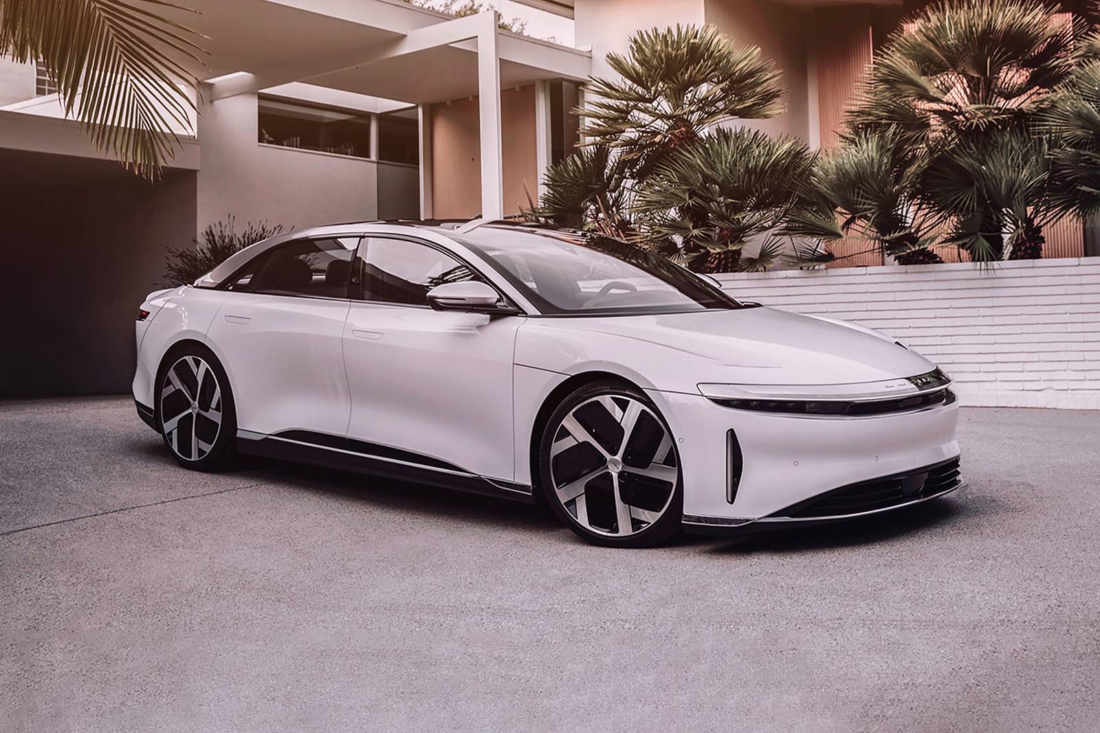 Lucid произведе 7180 автомобила през 2022 г. - 2022 lucid air sedan dream edition performance fq oem 1 1600