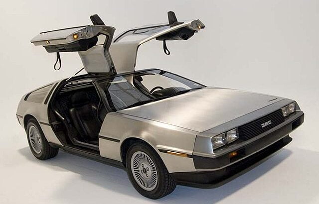 Какво не знаем за световноизвестния DeLorean? - delorean dmc 12 side 640x410 1