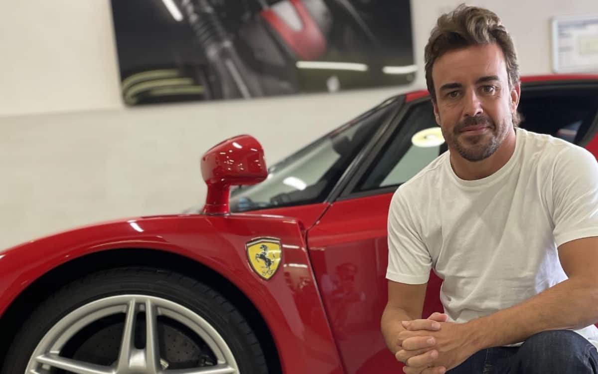 Фернандо Алонсо се разделя със своето Ferrari Enzo - fernando alonso ferrari enzo 1