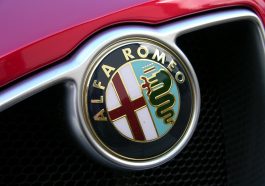 Alfa Romeo загатна за дебют на интересен автомобил - alfa romeo 8c spider flickr the car spy 2