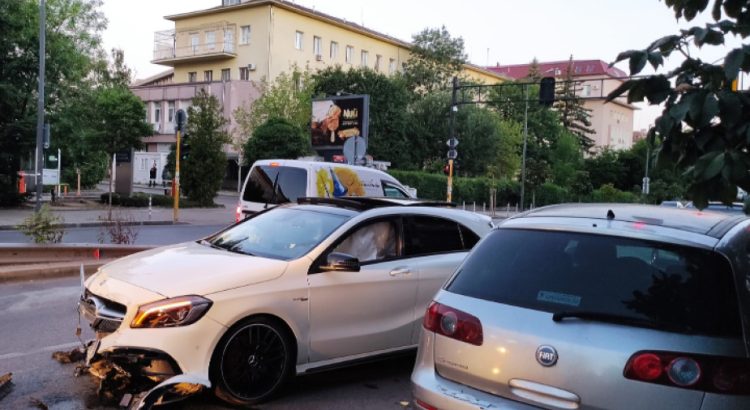 Кола помете 5 паркирани автомобила в София - parkirani koli