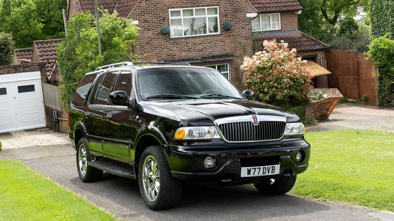 Вижте на каква цена се продава бившият Lincoln Navigator на Дейвид Бекъм -