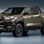 „Тойота“ смята, че дизеловите двигатели имат бъдеще - toyota hilux 2024 mild hybrid 48 v esterni in studio