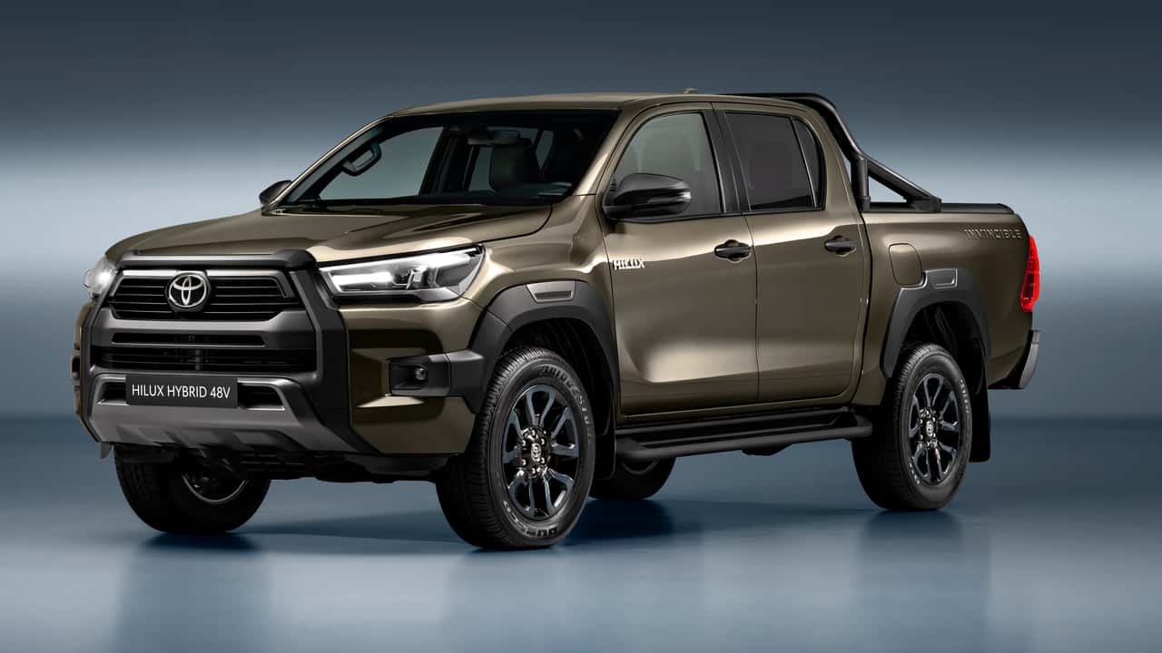 „Тойота“ смята, че дизеловите двигатели имат бъдеще - toyota hilux 2024 mild hybrid 48 v esterni in studio