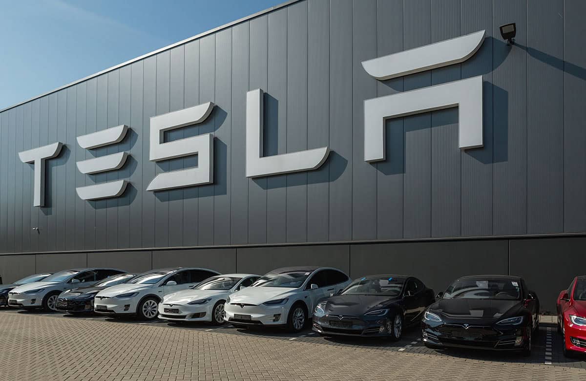 Tesla cars in front of Tesla factory
