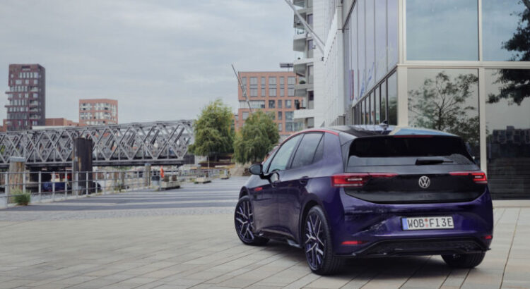 Volkswagen изпревари Tesla: Пазарът на електромобили в Европа за първата половина на 2025 г.