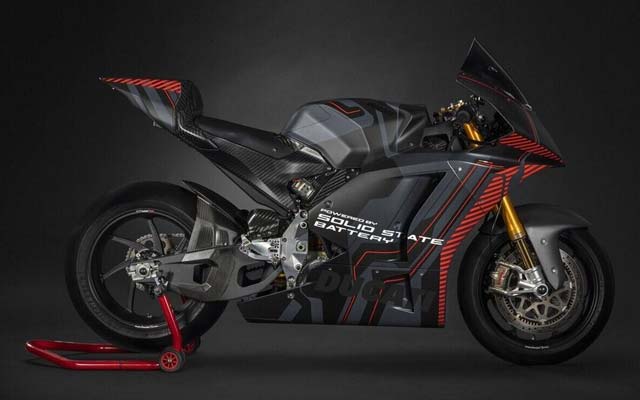 QuantumScape и PowerCo демонстрират батерии с твърд електролит в мотоциклет Ducati