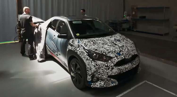 Toyota показа прототип на Aygo X с предница от Yaris и само една седалка