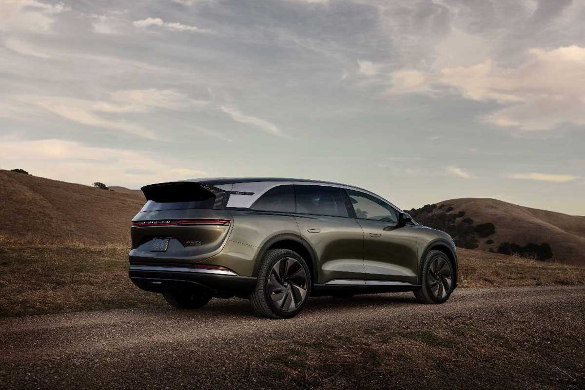 Lucid Gravity Grand Touring дебютира в ОАЕ с 828 к.с. и пробег над 700 км 4 Lucid Gravity Grand Touring