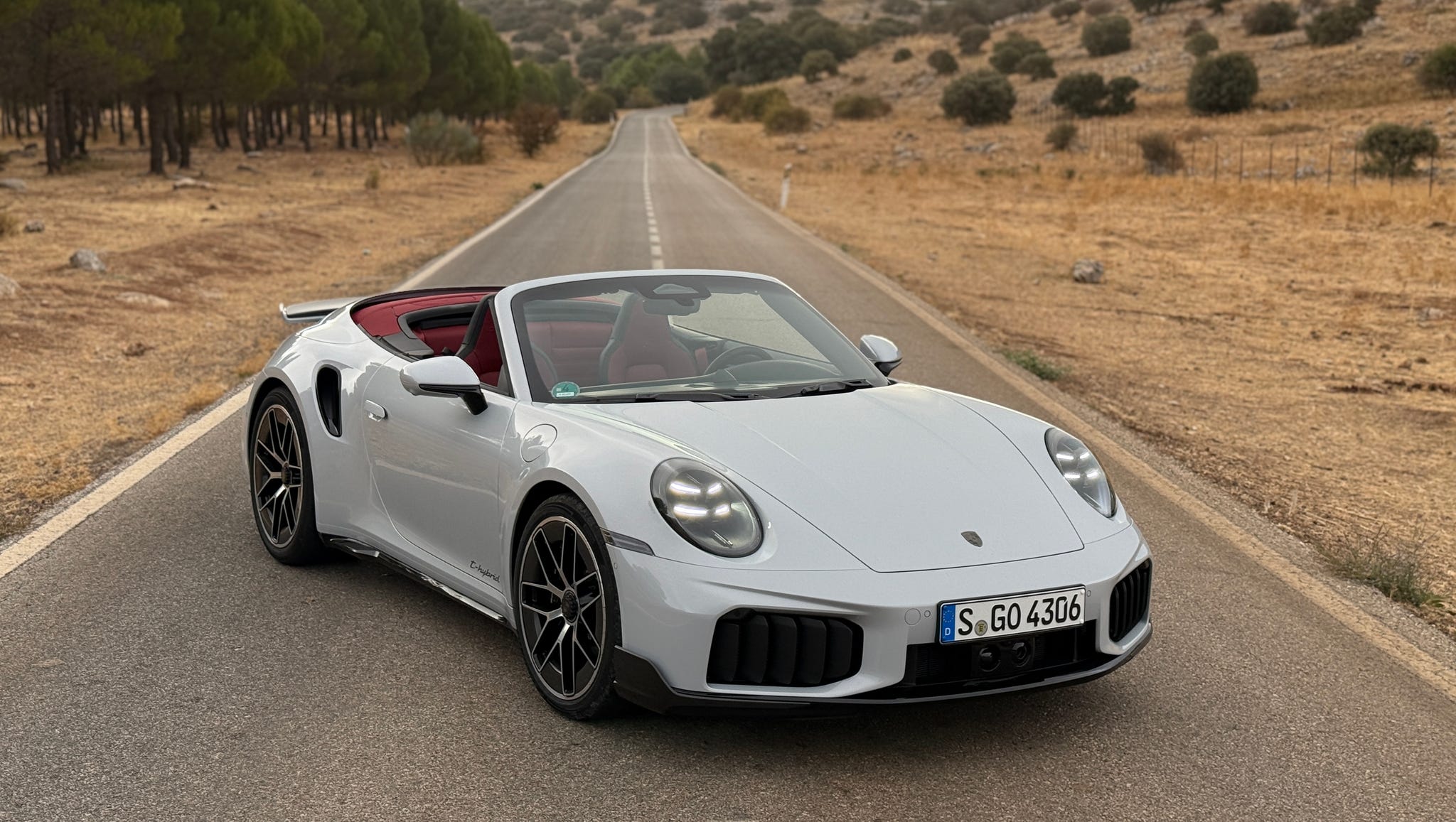 Porsche 911 Turbo S за 2026 г.: Все така върховният универсален автомобил 6 Porsche 911 Turbo S