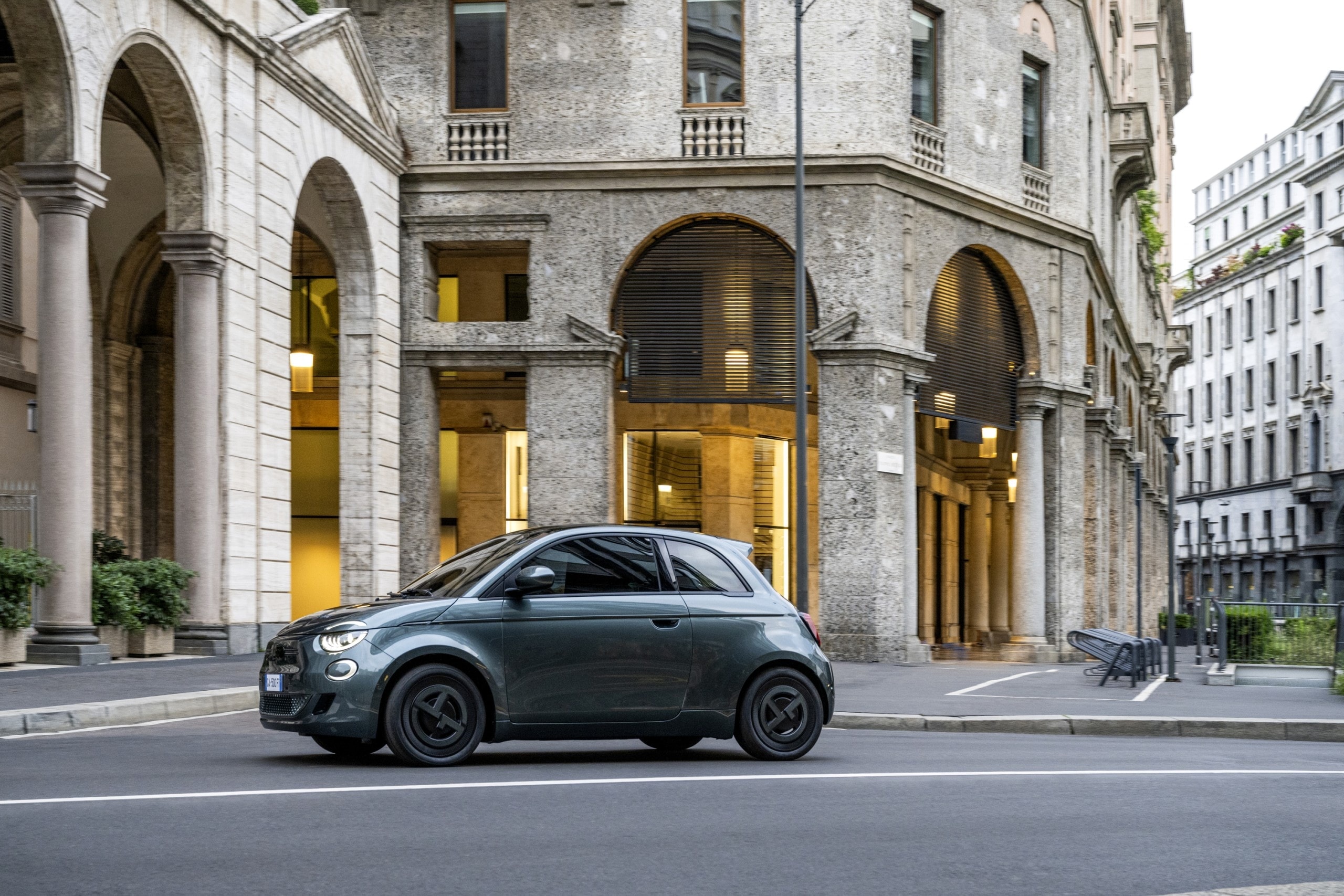 Fiat 500e е изтеглен в сервиз в САЩ заради проблем с фаровете 6 Fiat 500e