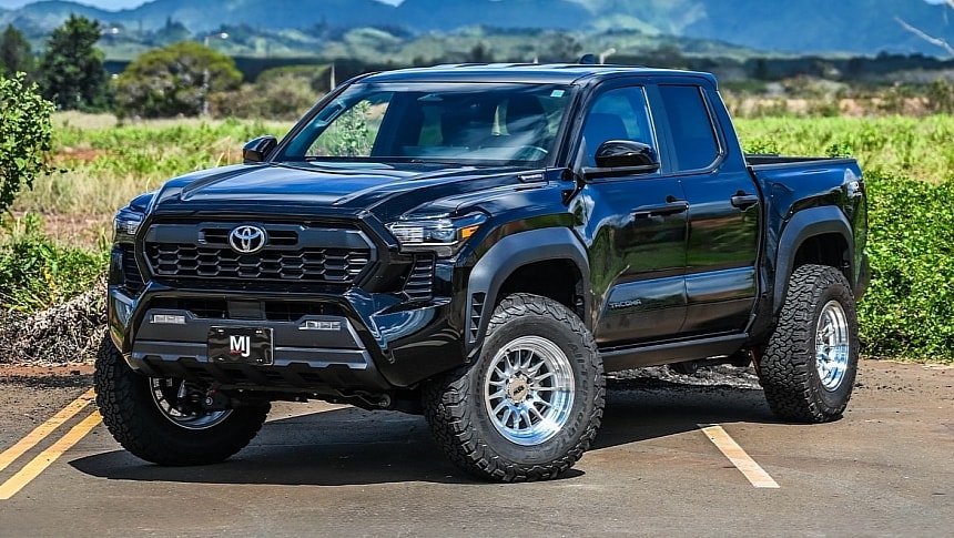 Модерна класика: Повдигната Toyota Tacoma TRD Off-Road с полирани акценти 5 Toyota Tacoma