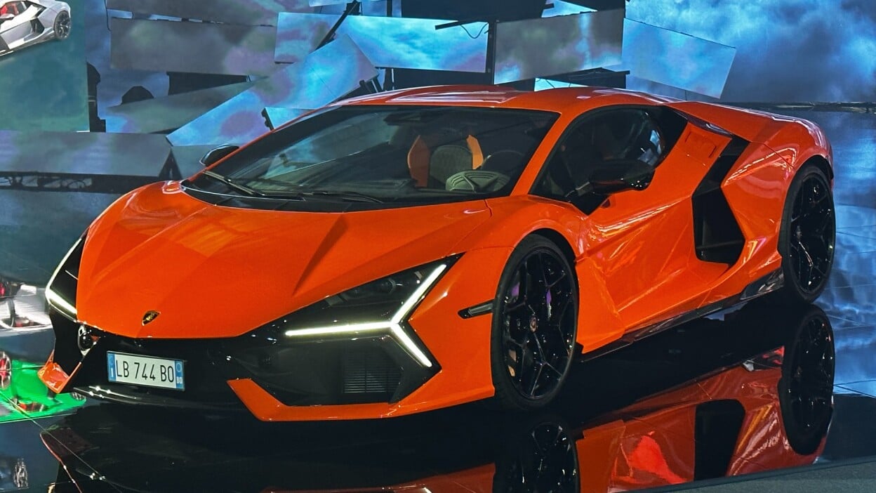 Lamborghini Revuelto