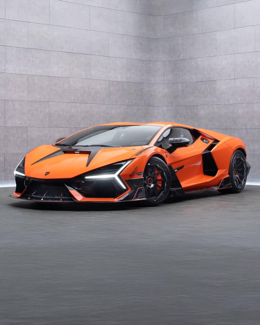 Lamborghini Revuelto